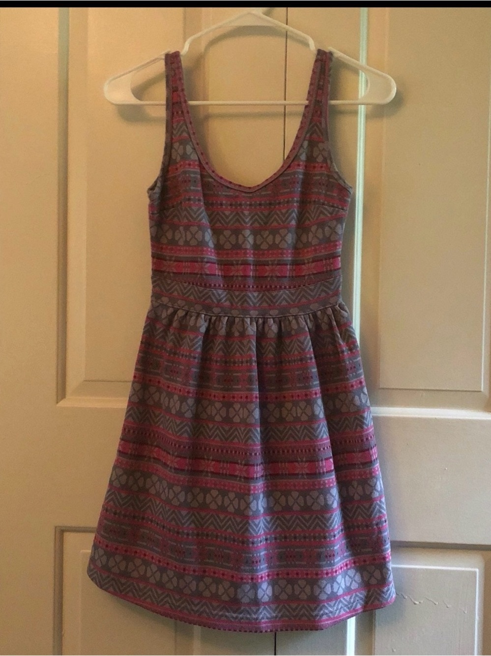 Hollister Sleeveless Patterned Skater Dress in Gray and Pink